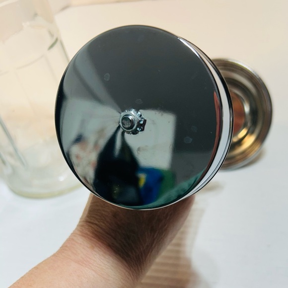 Clear Glass Container with metal lifter inside - Picture 6 of 6